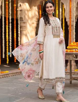 women floral embroidered regular thread work kurta with trousers & with dupatta 3
