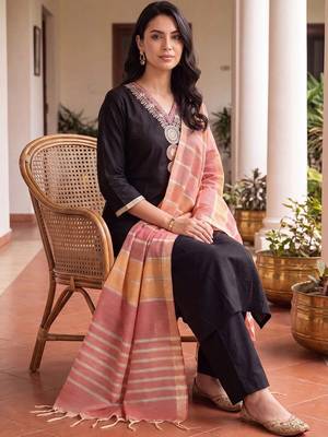 women ethnic motifs embroidered regular thread work kurta with trousers & with dupatta 1