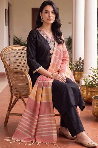 women ethnic motifs embroidered regular thread work kurta with trousers & with dupatta