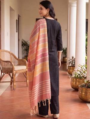 women ethnic motifs embroidered regular thread work kurta with trousers & with dupatta 5