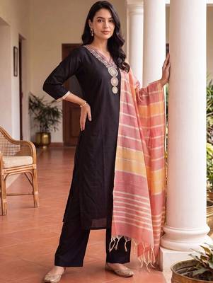 women ethnic motifs embroidered regular thread work kurta with trousers & with dupatta 6