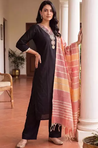 women ethnic motifs embroidered regular thread work kurta with trousers & with dupatta