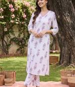 women floral printed regular cotton kurta with trousers