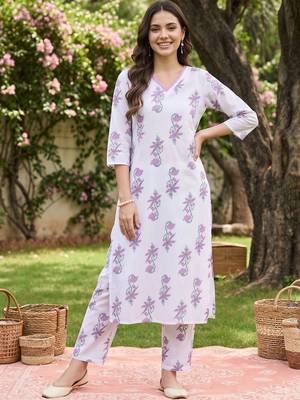 women floral printed regular cotton kurta with trousers 6
