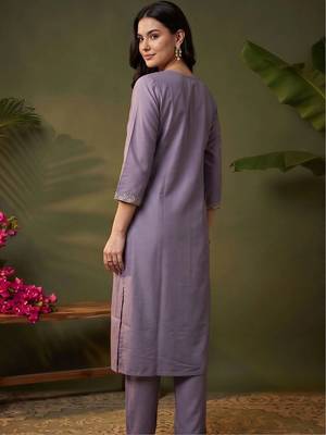 women ethnic motifs embroidered regular thread work kurta with trousers & with dupatta 4