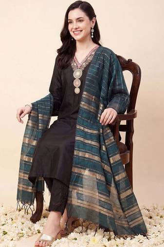 women ethnic motifs embroidered regular thread work kurta with trousers & with dupatta