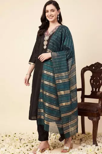 women ethnic motifs embroidered regular thread work kurta with trousers & with dupatta