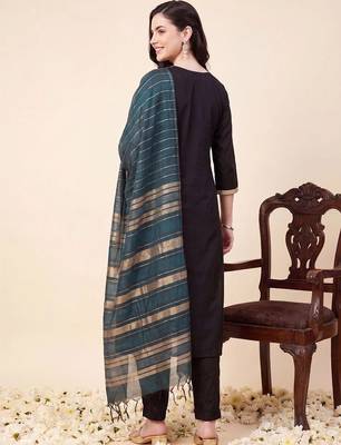 women ethnic motifs embroidered regular thread work kurta with trousers & with dupatta 5