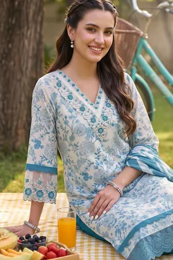 women floral printed regular thread work cotton kurta with trousers & with dupatta