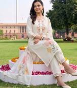 women floral embroidered regular thread work kurta with trousers & with dupatta