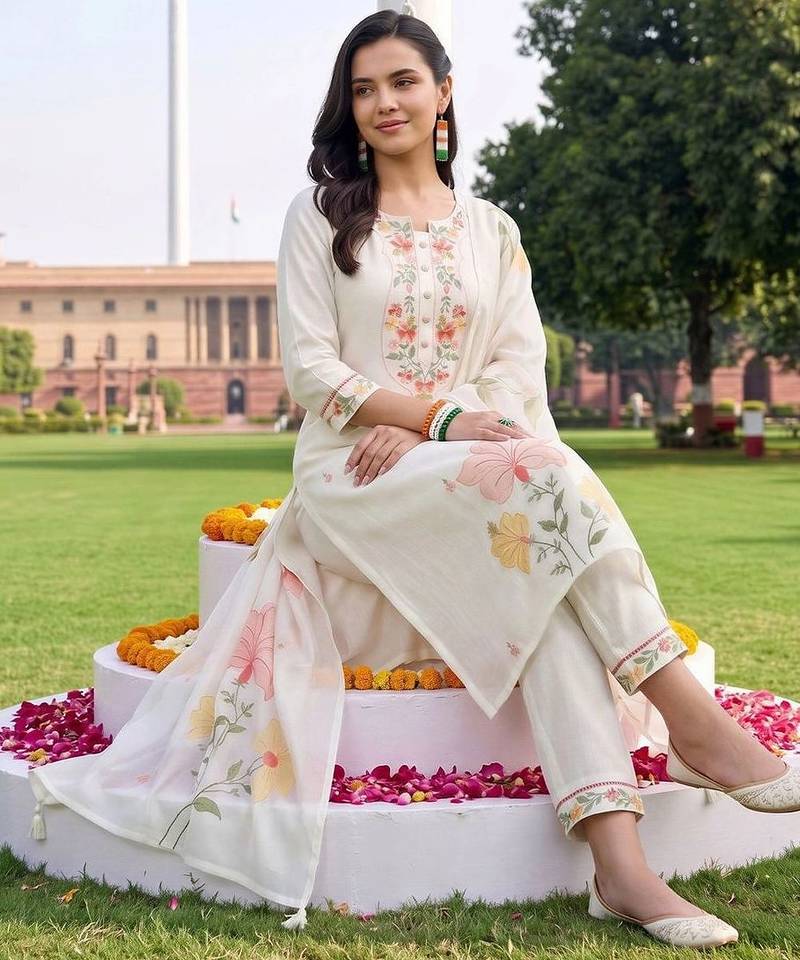women floral embroidered regular thread work kurta with trousers & with dupatta