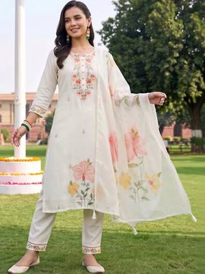 women floral embroidered regular thread work kurta with trousers & with dupatta 3
