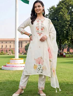 women floral embroidered regular thread work kurta with trousers & with dupatta 5