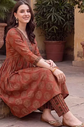 women ethnic motifs printed empire cotton kurta with trousers