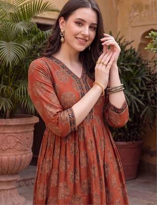 women ethnic motifs printed empire cotton kurta with trousers 3