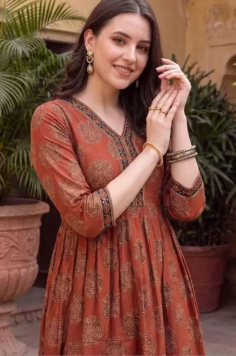 women ethnic motifs printed empire cotton kurta with trousers