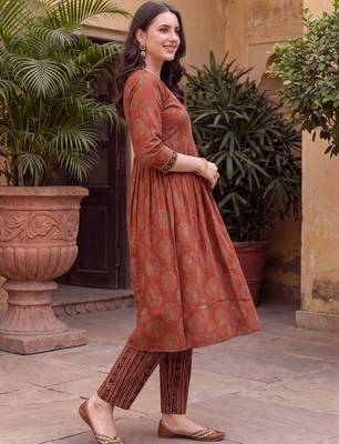 women ethnic motifs printed empire cotton kurta with trousers 4