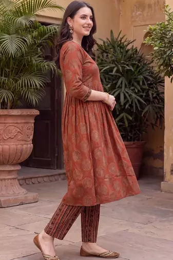 women ethnic motifs printed empire cotton kurta with trousers