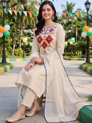 women ethnic motifs embroidered regular thread work liva kurta with trousers & with dupatta 2
