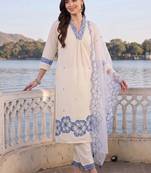 women floral embroidered regular thread work kurta with trousers & with dupatta