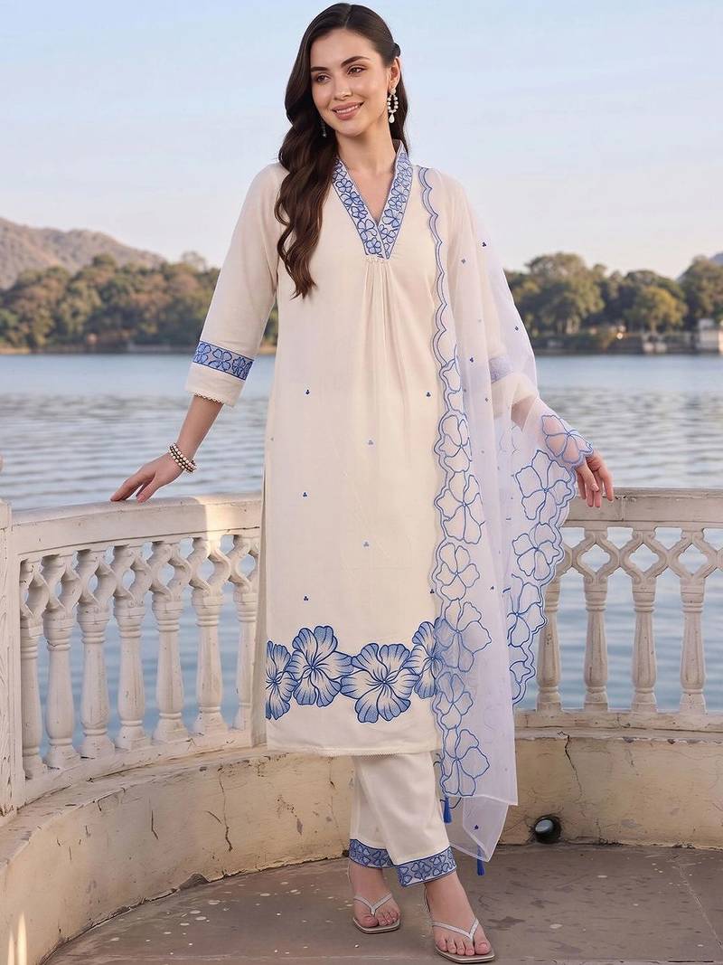 women floral embroidered regular thread work kurta with trousers & with dupatta