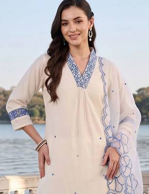 women floral embroidered regular thread work kurta with trousers & with dupatta 2