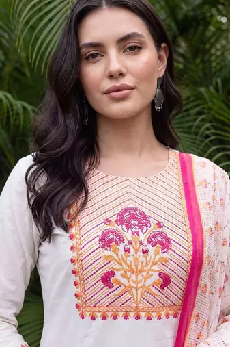 women floral embroidered regular thread work cotton kurta with trousers & with dupatta