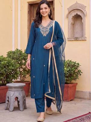 women ethnic motifs embroidered regular kurta with trousers & with dupatta 1