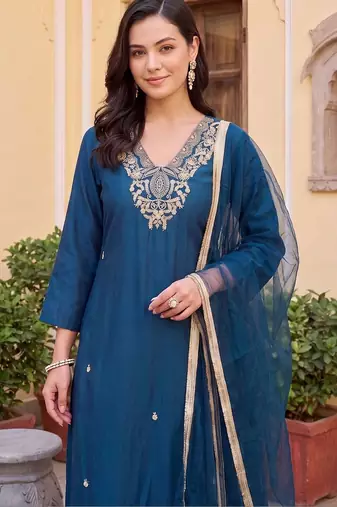 women ethnic motifs embroidered regular kurta with trousers & with dupatta