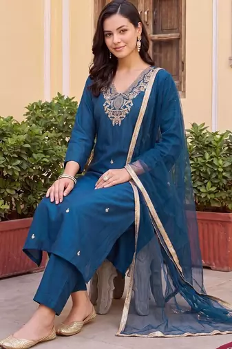 women ethnic motifs embroidered regular kurta with trousers & with dupatta