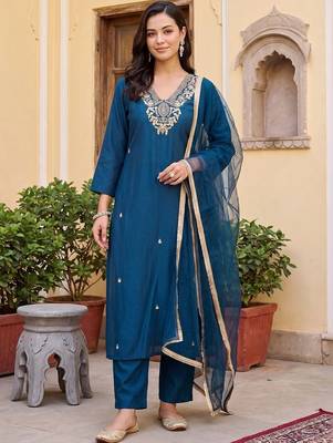 women ethnic motifs embroidered regular kurta with trousers & with dupatta 4
