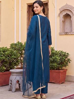 women ethnic motifs embroidered regular kurta with trousers & with dupatta 6
