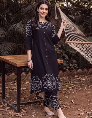 women printed regular mirror work cotton kurta with trousers 1