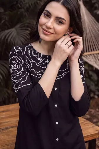 women printed regular mirror work cotton kurta with trousers