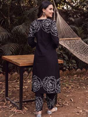 women printed regular mirror work cotton kurta with trousers 4