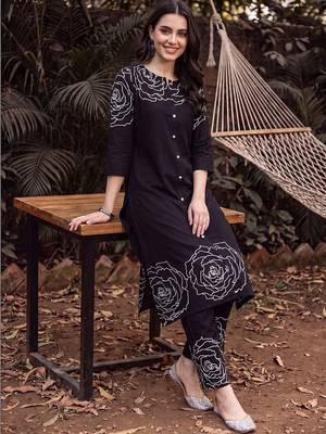 women printed regular mirror work cotton kurta with trousers 5
