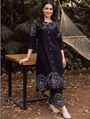 women printed regular mirror work cotton kurta with trousers 6
