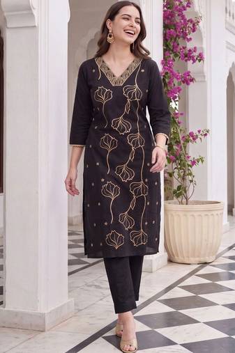women floral embroidered regular thread work kurta with trousers
