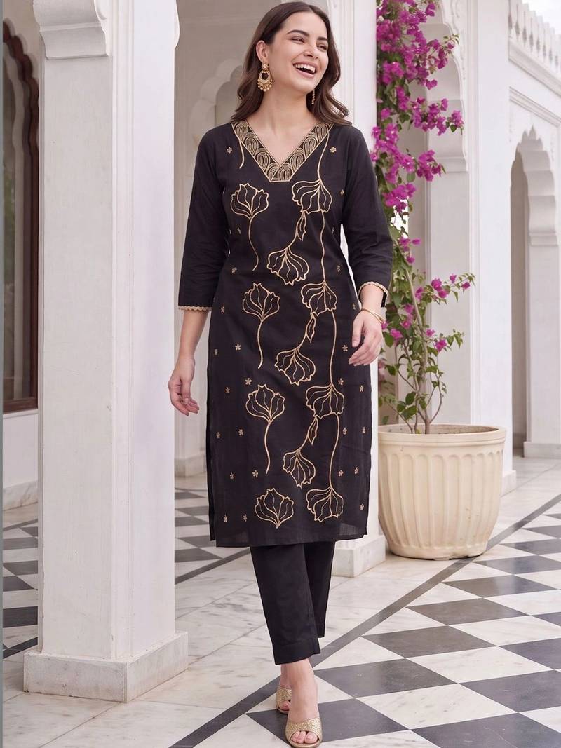 women floral embroidered regular thread work kurta with trousers