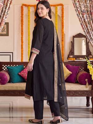 women ethnic motifs embroidered regular thread work kurta with trousers & with dupatta 6