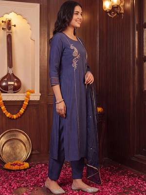 regular thread work kurta with trousers & with dupatta 4