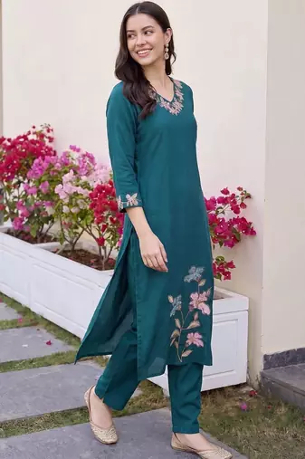 women floral embroidered regular thread work kurta with trousers