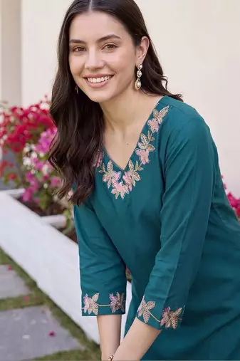 women floral embroidered regular thread work kurta with trousers