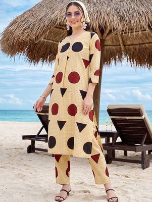 women printed regular cotton kurta with trousers 1