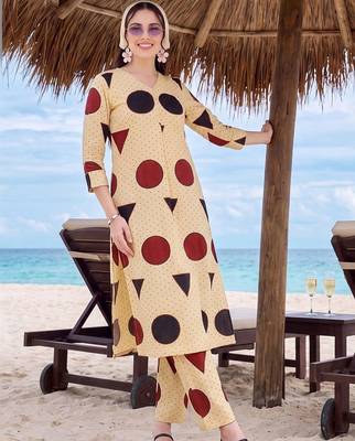 women printed regular cotton kurta with trousers 2