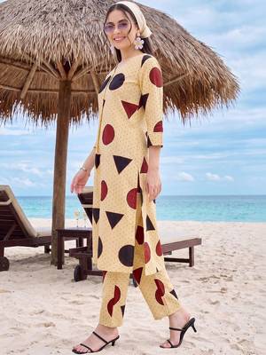 women printed regular cotton kurta with trousers 3