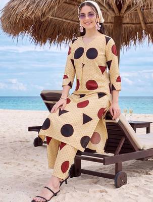 women printed regular cotton kurta with trousers 6