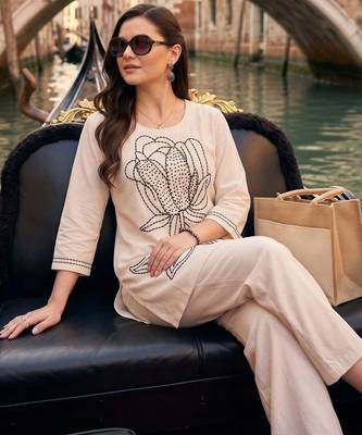 women floral embroidered regular thread work cotton kurta with trousers 4