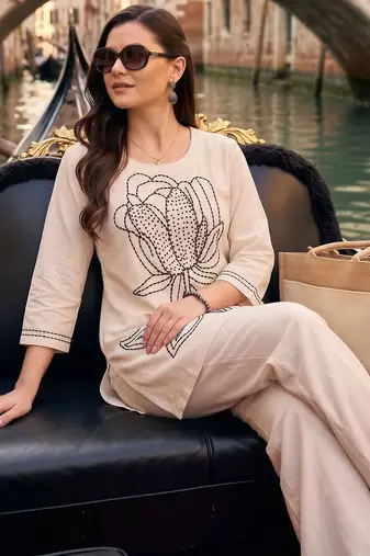 women floral embroidered regular thread work cotton kurta with trousers