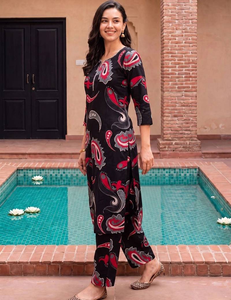 women paisley printed regular cotton kurta with trousers